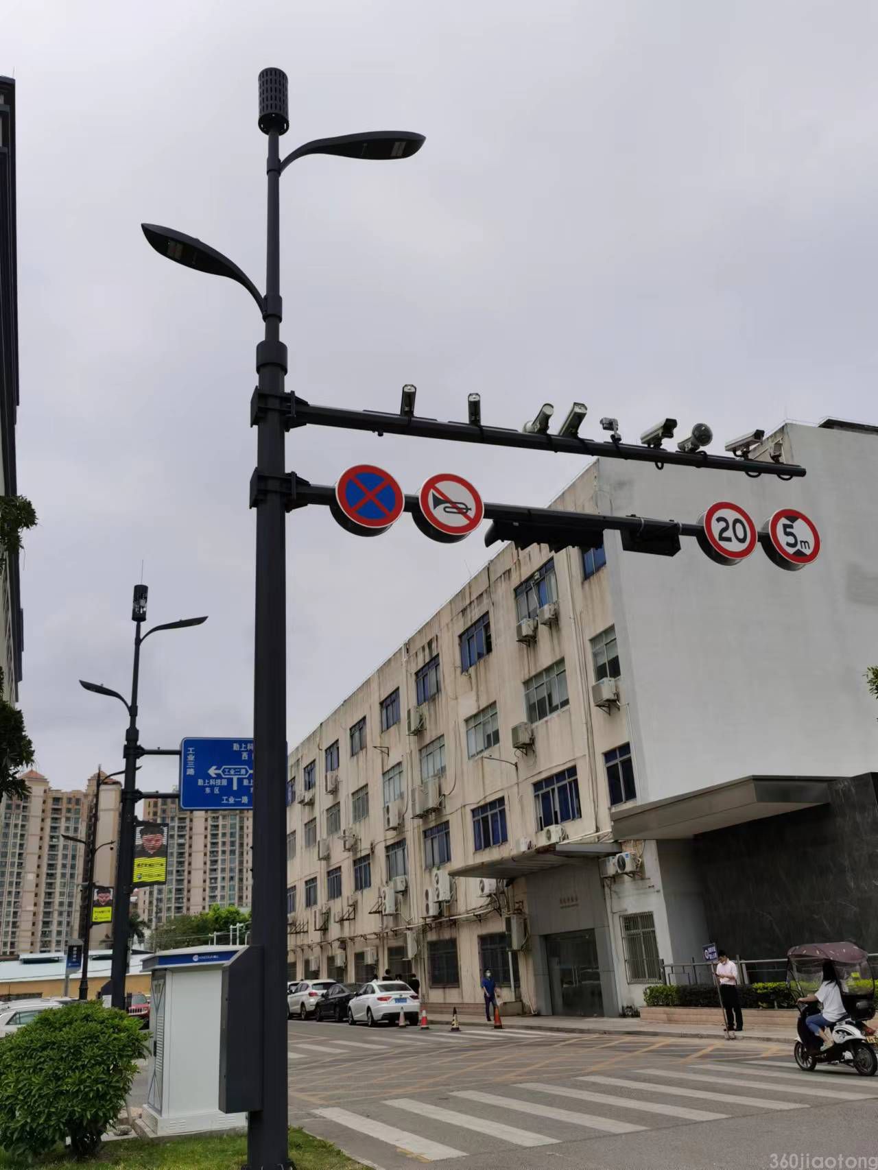 智慧交通合杆