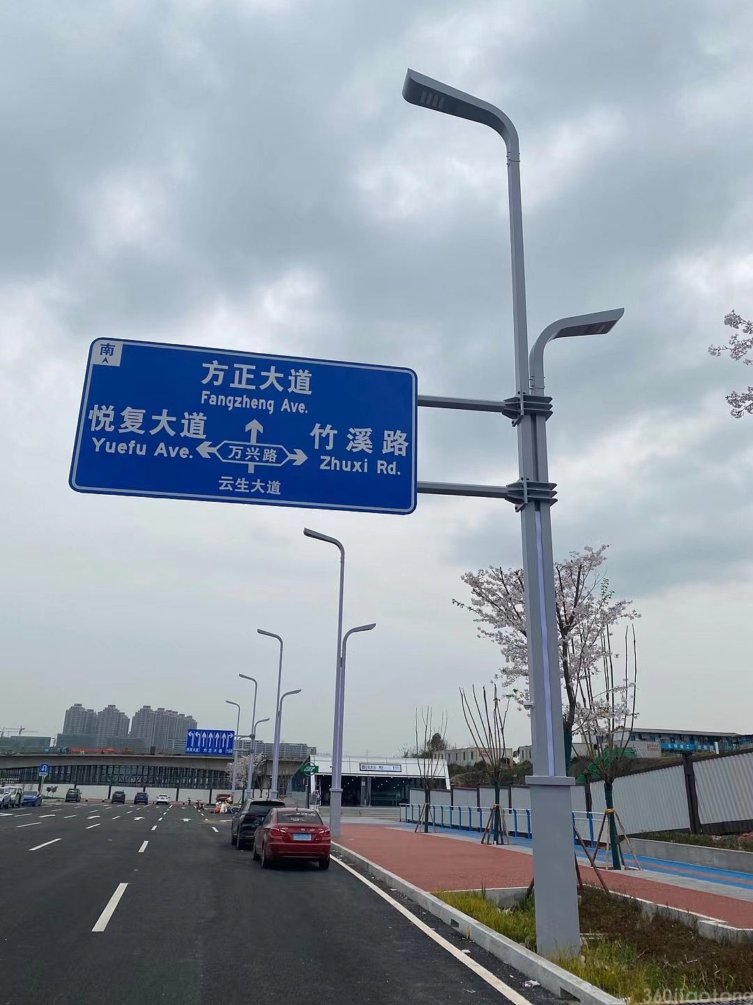 城市道路智慧多功能综合杆改造建设