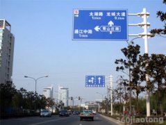 公路标志牌杆